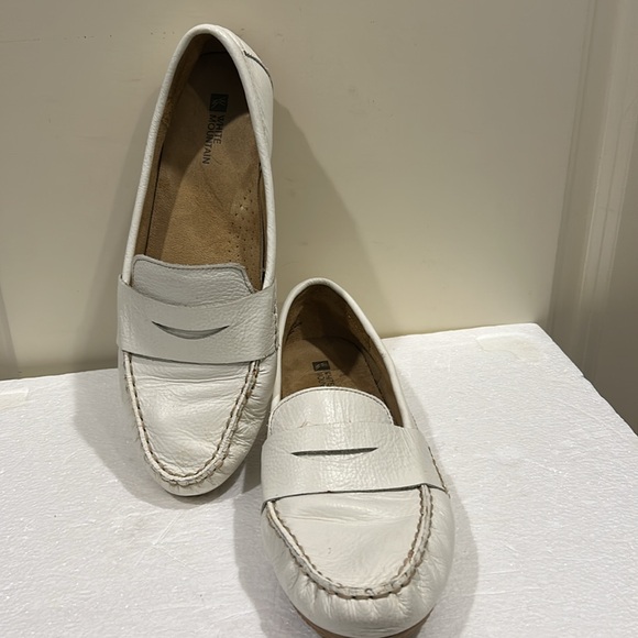 White Mountain women SlipOn Leather Skipper Loafers comfy cushion insole size 10 - Picture 7 of 13